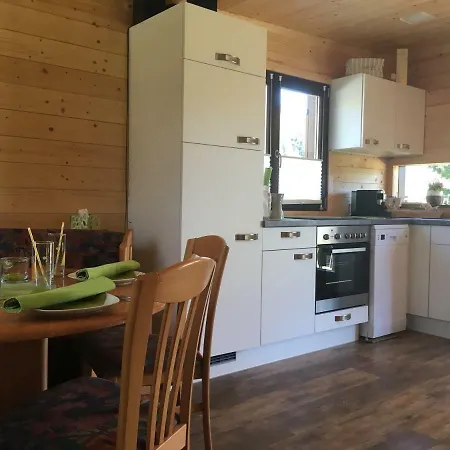 Ferienhaus Am Badesee * エーベン・イム・ポンガウ